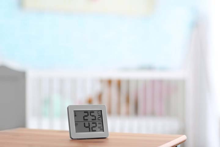Maintain the right room temperature in the room of the baby