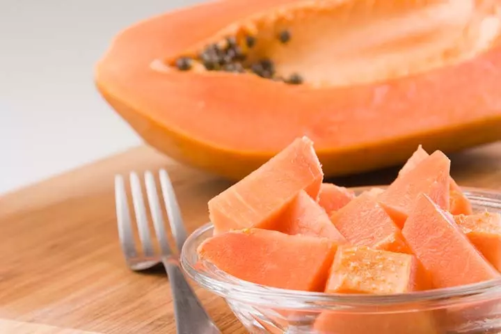 Papaya inhibits progesterone hormone activity