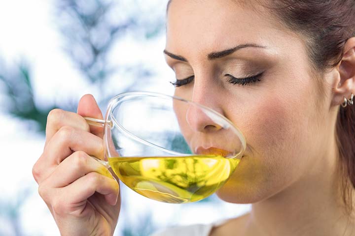 Prepare homemade lemongrass tea during pregnancy