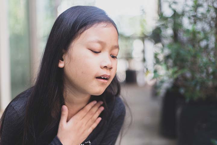 See a doctor if your child with mono exhibits breathing difficulties.