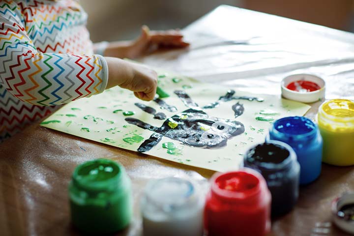 Setting a finger-painting competition would be a great game idea for toddlers.
