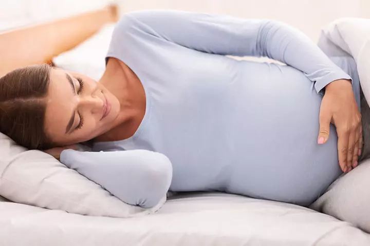 Sleeping in loose clothes can help prevent yeast infection