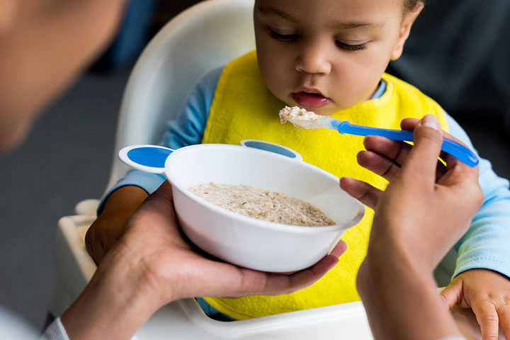 Swallowing air when eating fast may cause gas problems in toddlers