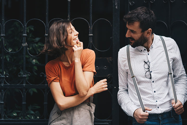 Understand body language to know if someone is attracted to you