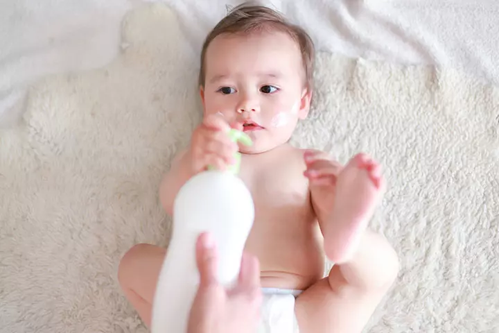 Use moisturizing lotions after bathing the baby