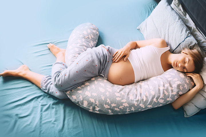 Using pillows to ease breathing during pregnancy