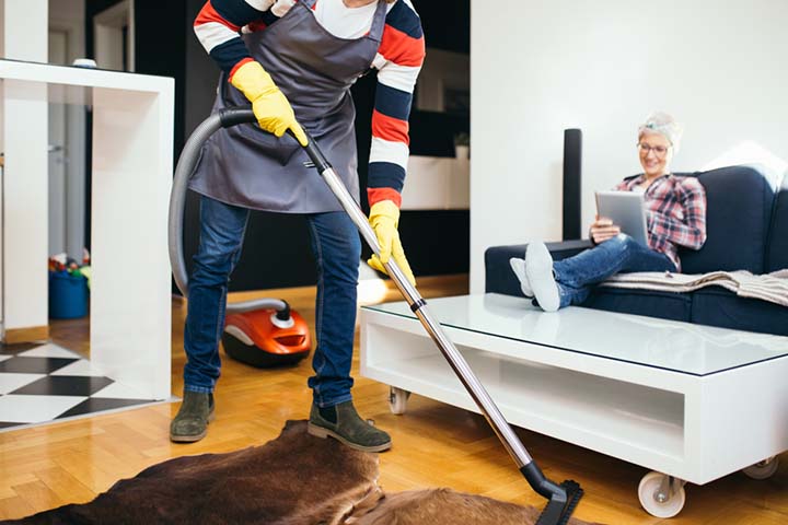 Husbands should help pregnant wives with chores