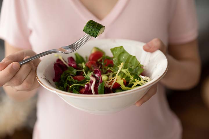 Make healthy food choices to ward off postpartum fatigue. 