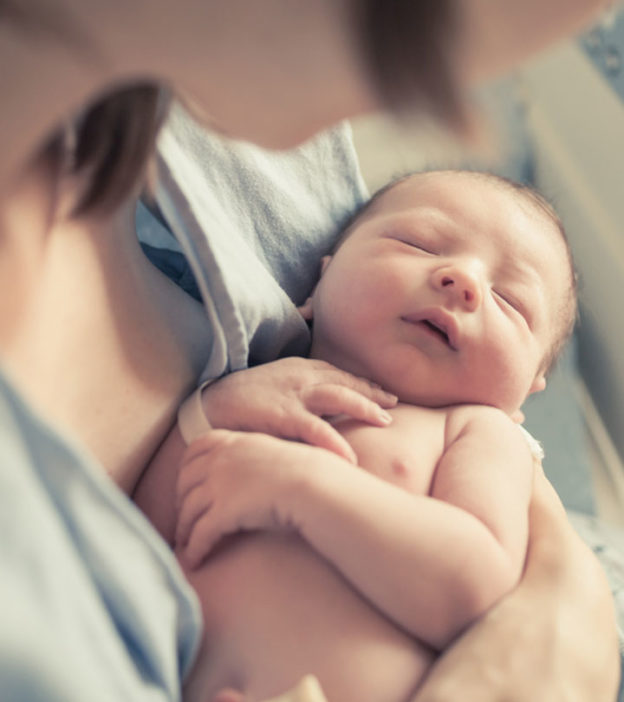 When To Let People Visit Your Newborn