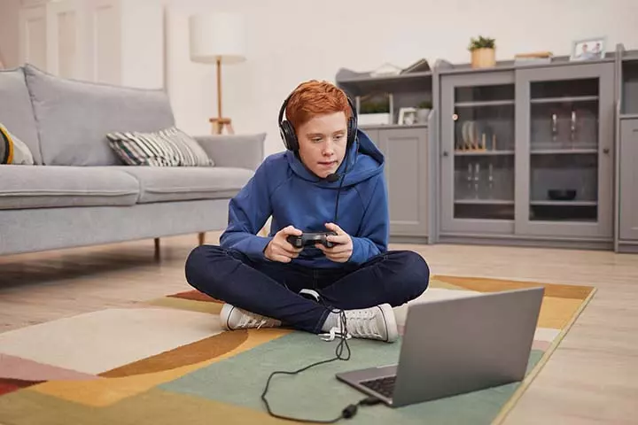 Here’s Why You Should Limit Screen Time Before Bed