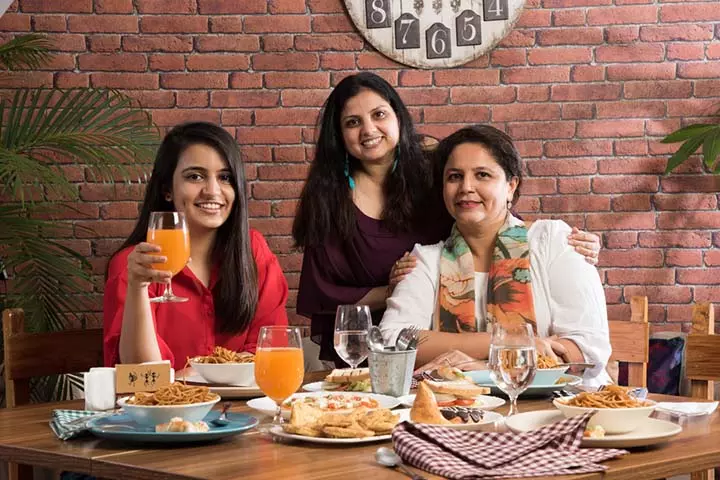 Make Friends With New Moms And Learn From Their Experiences
