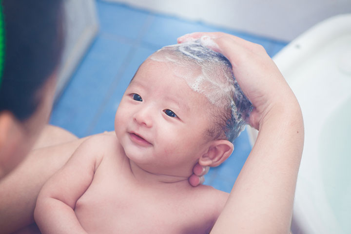 How To Bathe A Newborn For The First Time