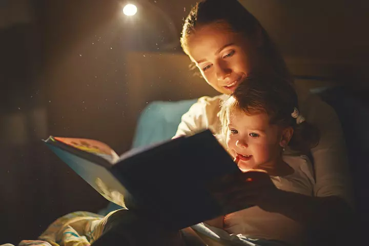 How Bedtime Stories Enhance Child-Parent Bond